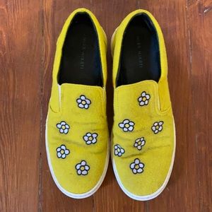 Yellow felt slip-on sneaker with daisy flowers